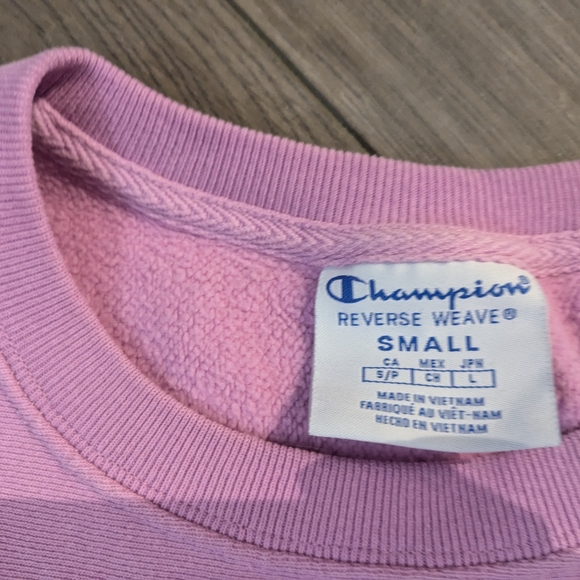 Like new, pink champion sweatshirt size small perfect condition - Picture 4 of 5